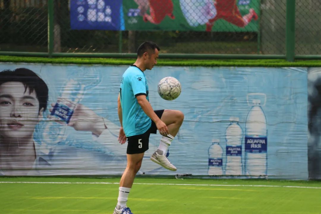 今年的成都热得发慌，夏天里的蒙爸足球，爱得发狂
