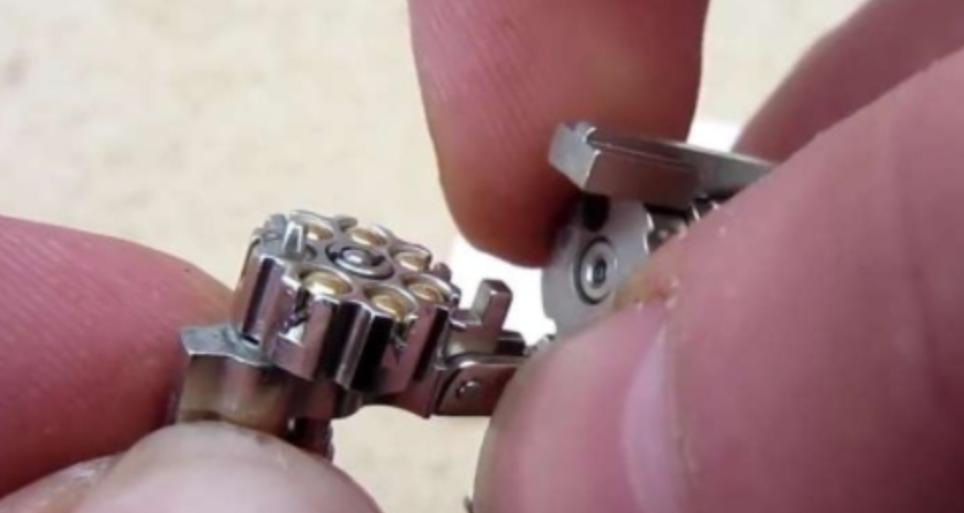 枪形钥匙扣判刑最终结果,男子卖钥匙扣