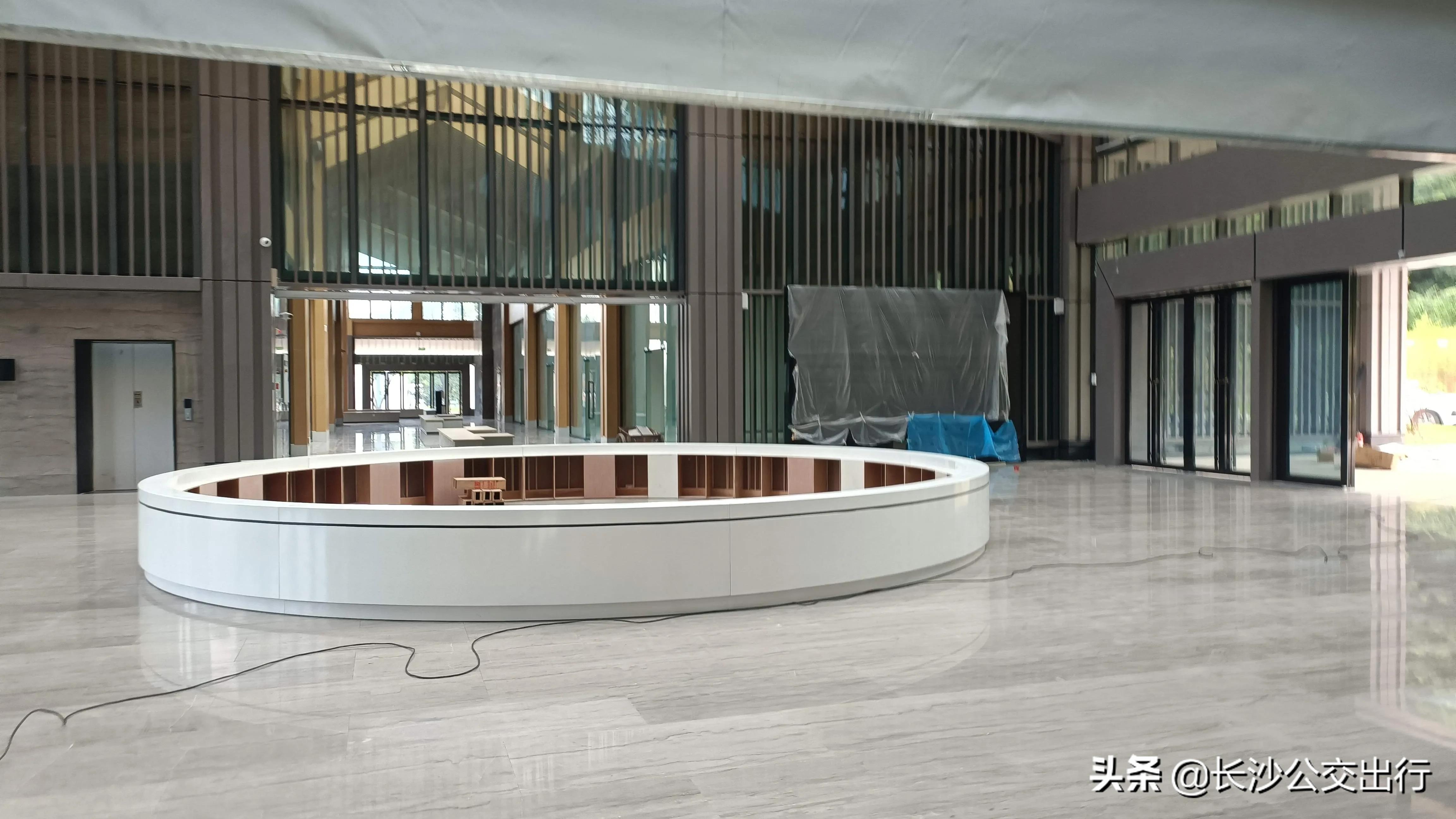 岳麓山从南门爬的攻略,岳麓山东门进南门出旅游攻略