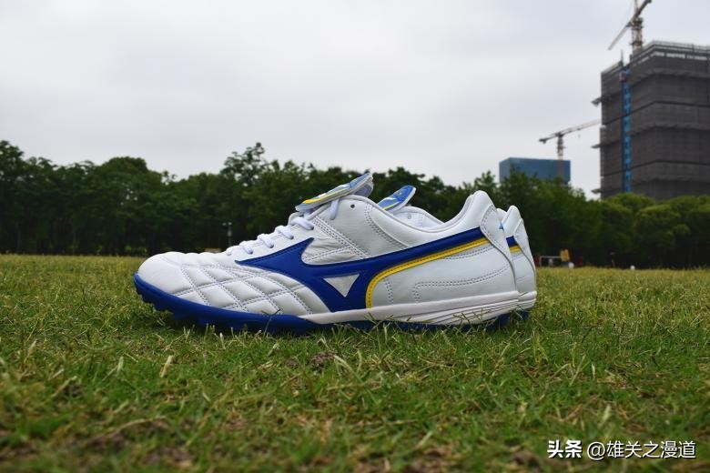 夏季重温2002世界杯的荣光，美津浓MIZUNOWAVECUPLEGENDAS足球鞋