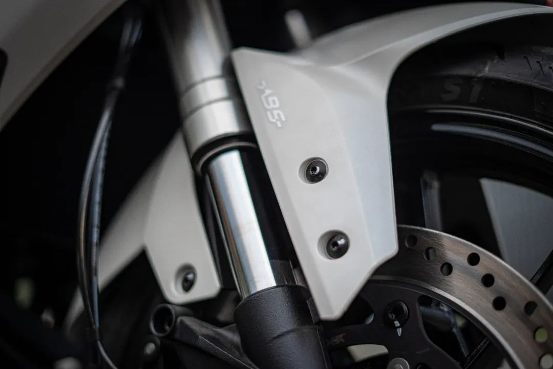 qjmotor赛250细节展示,qjmotor赛250值得买吗