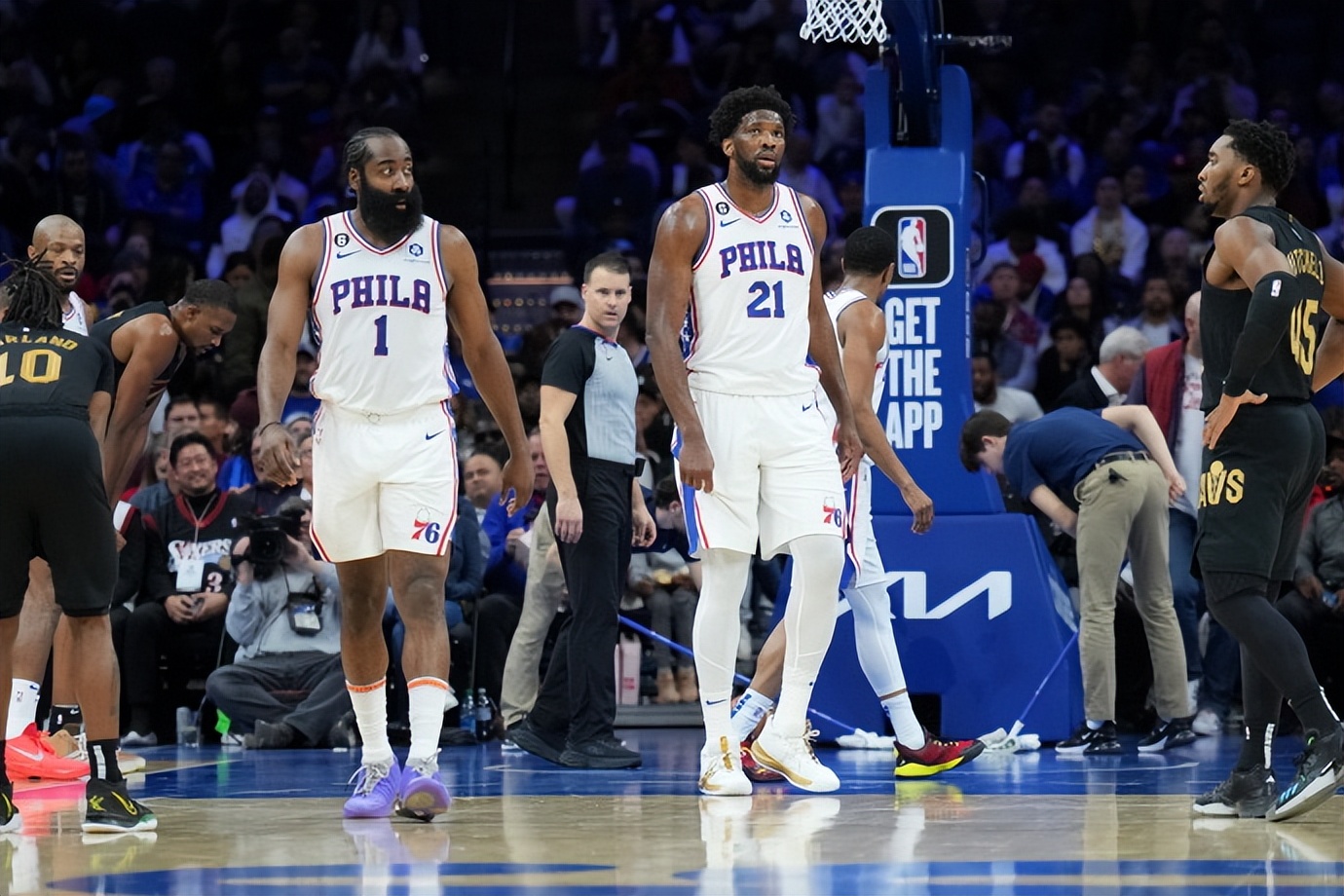 逗妹吐槽：在英超，曼家看上的冠军，早晚都得是曼家的！