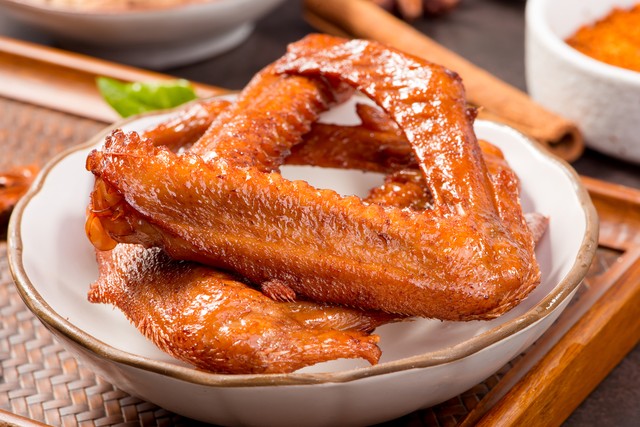 买凉菜鸭脖一年挣40万,卖绝味赚钱吗