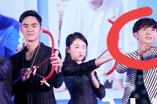 韩国学生党提气色润唇膏,润唇膏涂脸韩剧