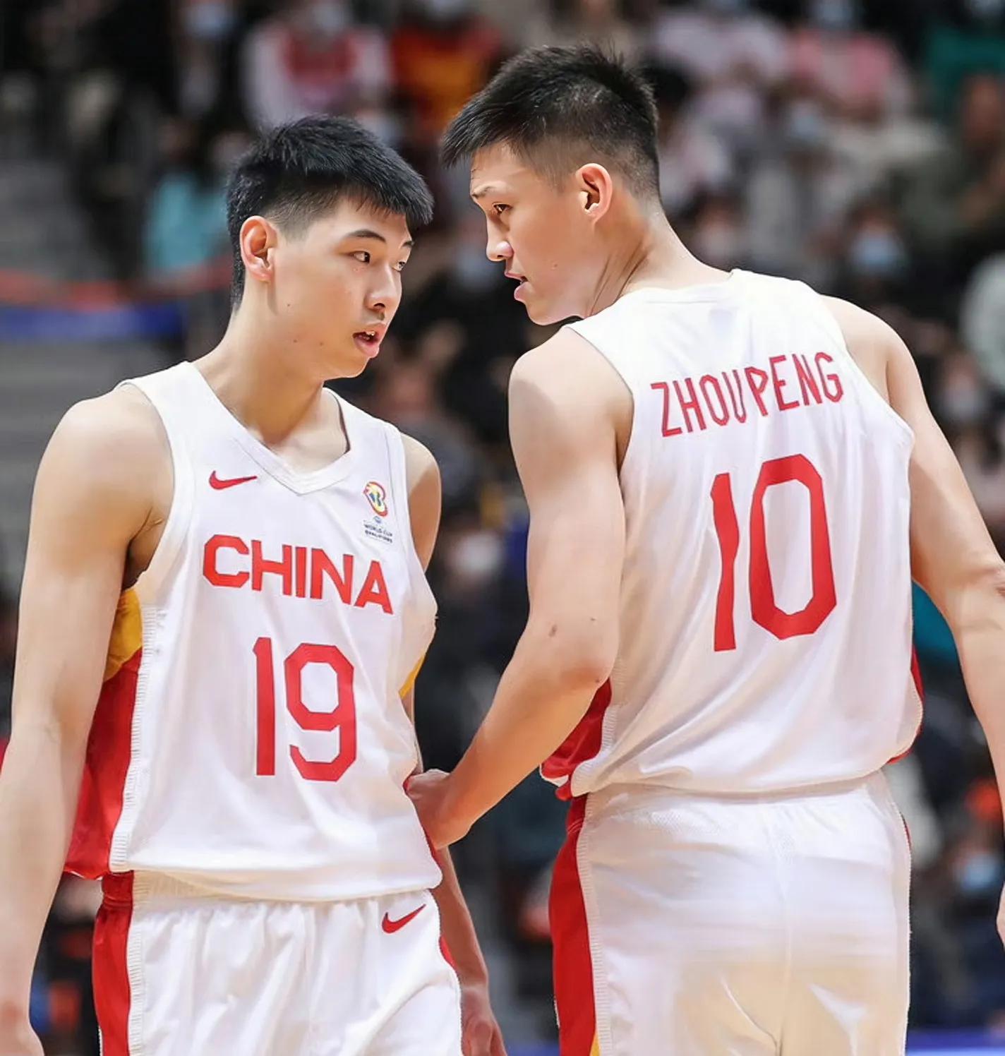 张镇麟曾凡博对位砍37分,中国男篮39分大胜蒙古张镇麟表现