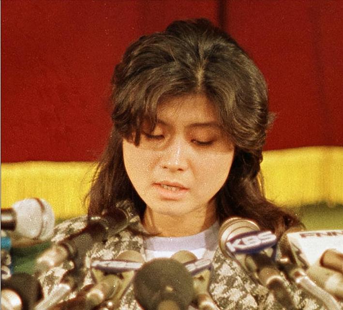 朝鲜美女间谍:用收音机夺走115条人命，晚年却被韩总统特赦