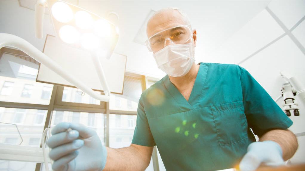 艾滋病早期口腔溃疡有什么症状,口腔溃疡是艾滋病前期典型症状吗