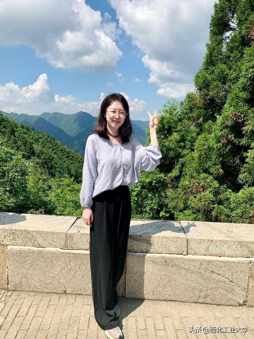 最美教师的表彰仪式,最美教职工集体