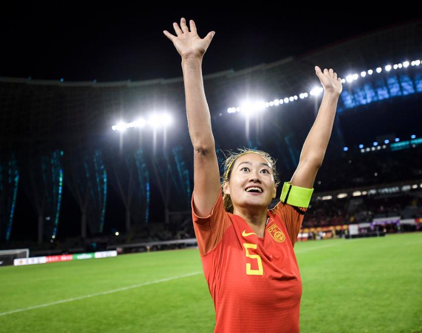 她是中国女足最美门将,她是中国女篮第一人