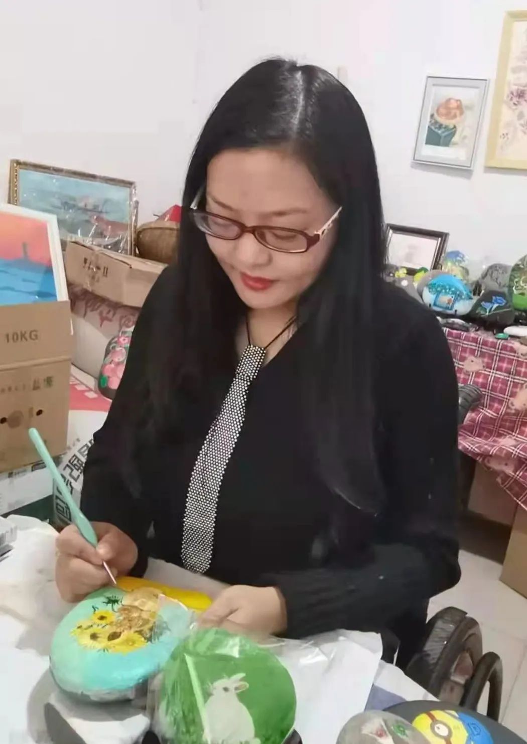 轮椅上的女孩速写,坐在轮椅上的女孩绘画