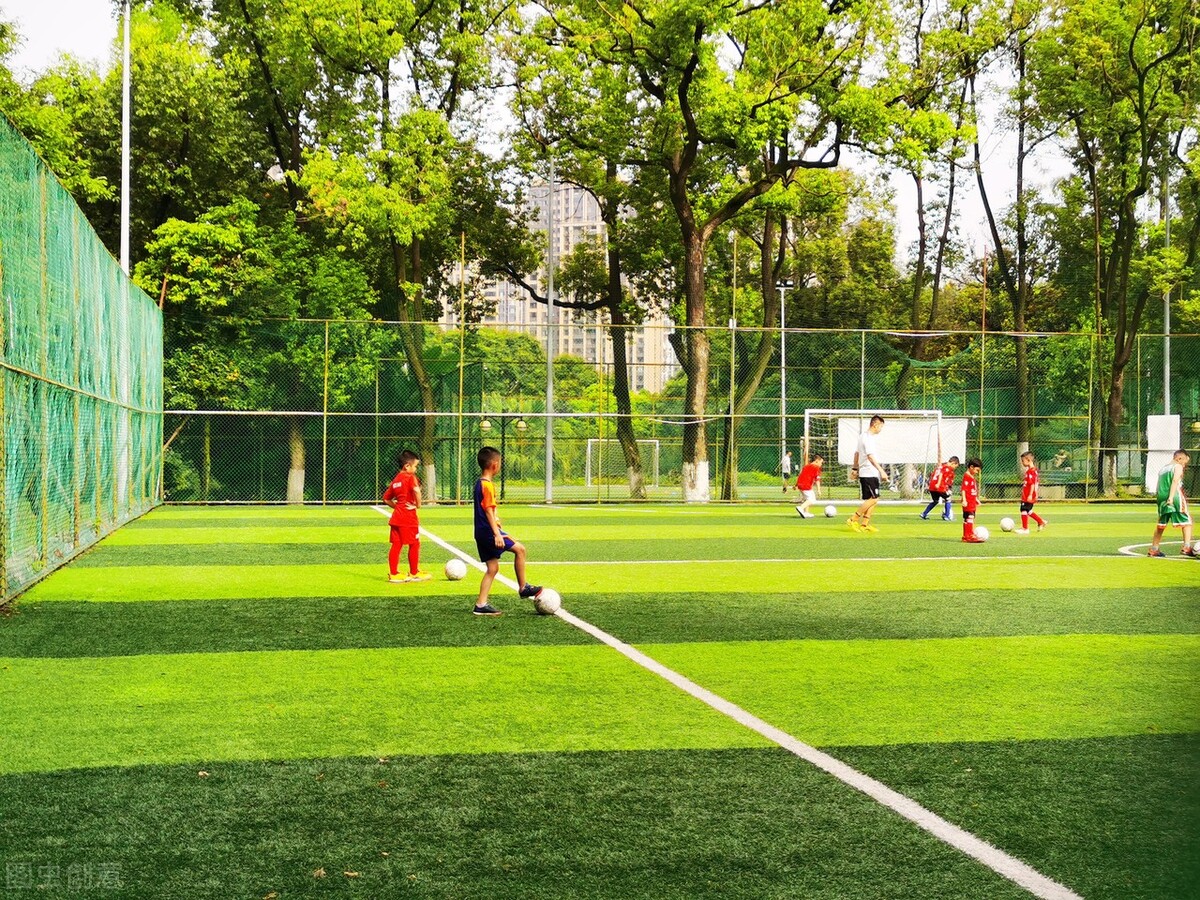 如何开展学校大课间活动视频,小场地的大课间活动方案