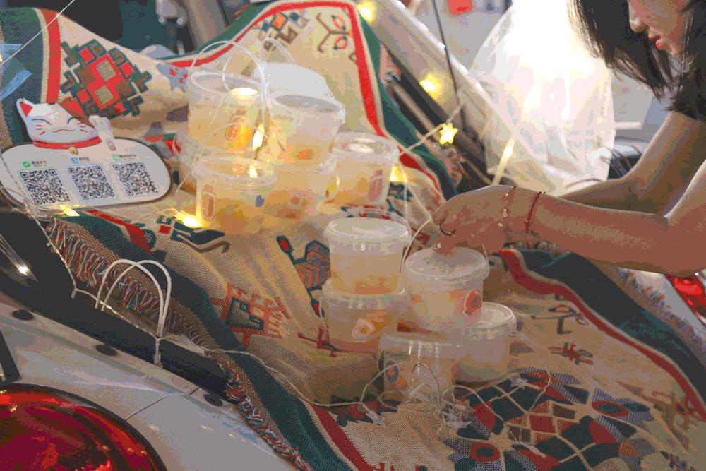 后备箱摆摊爆火，有人日赚1500，有人开业即歇业