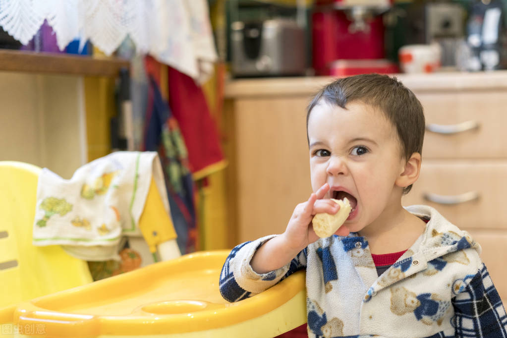 小时候怎么做能平稳度过叛逆期,做到这十点孩子更自信