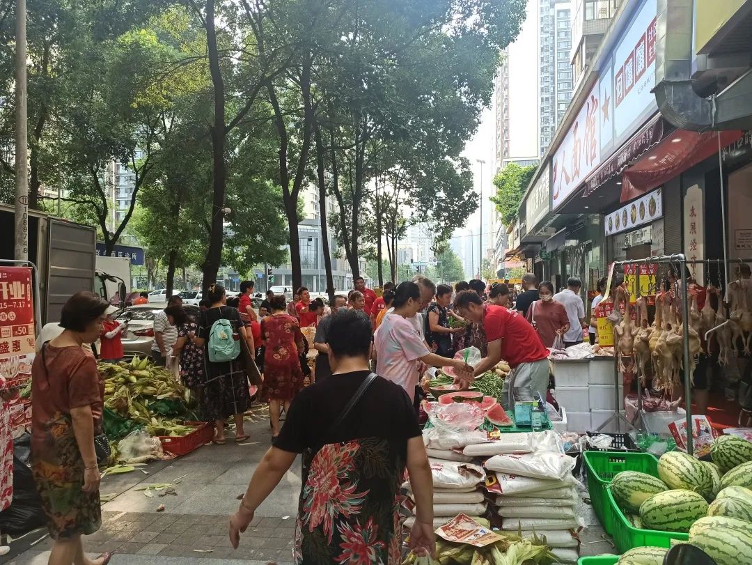 何孃孃社区生鲜•汇融名城店盛情开业，人气满满、现场火爆