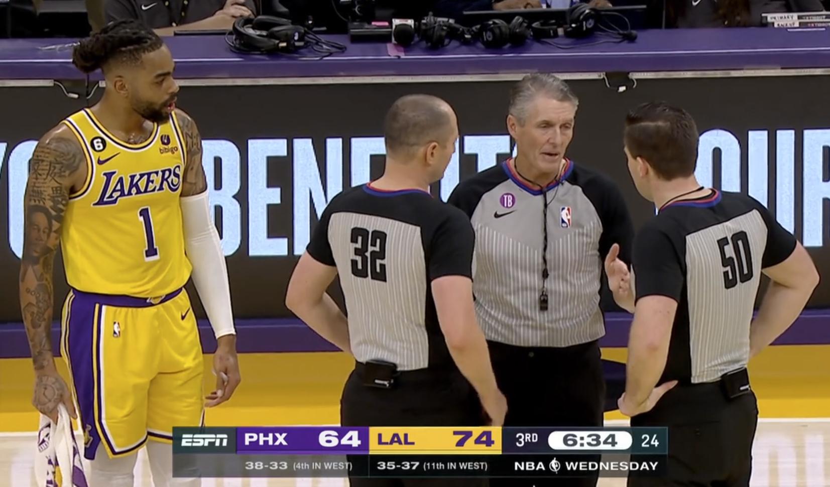 教科书级控场！里夫斯获得乔丹法则，裁判也摊牌了，宇宙勇来也输