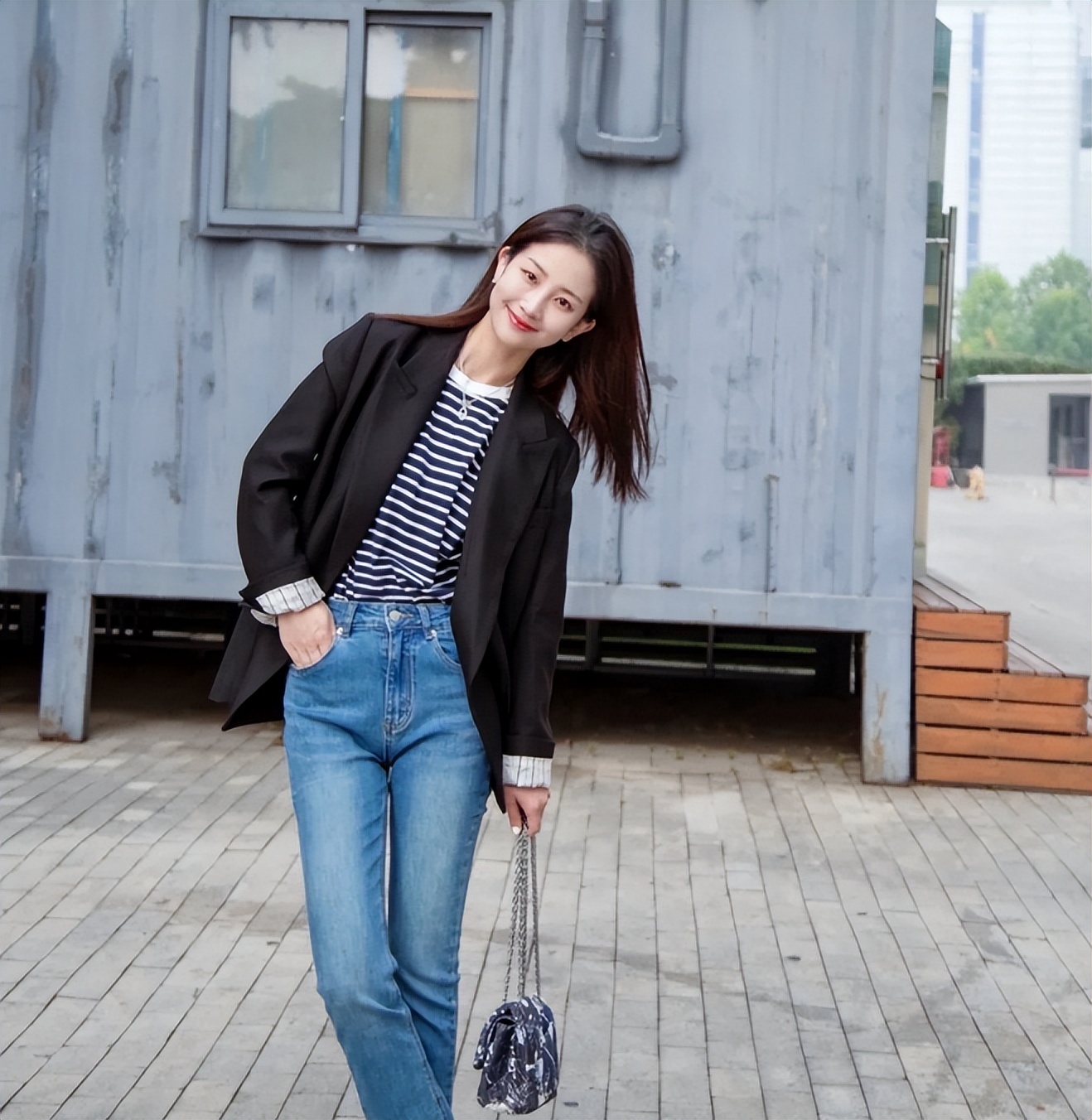 西装里面穿什么？建议这9种内搭，百搭又经典，关键还时髦上档次