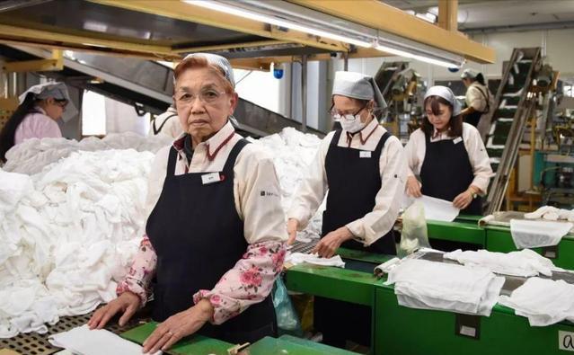 在日本打工的中国人,女的被*辱侮**后跳楼,男的断三根手指投诉无门