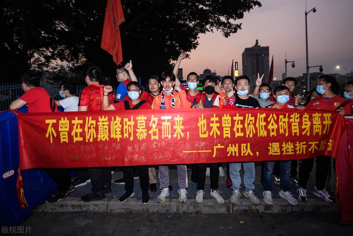 张琳芃罚点球震飞球门,张琳芃失误为啥还用他踢主力