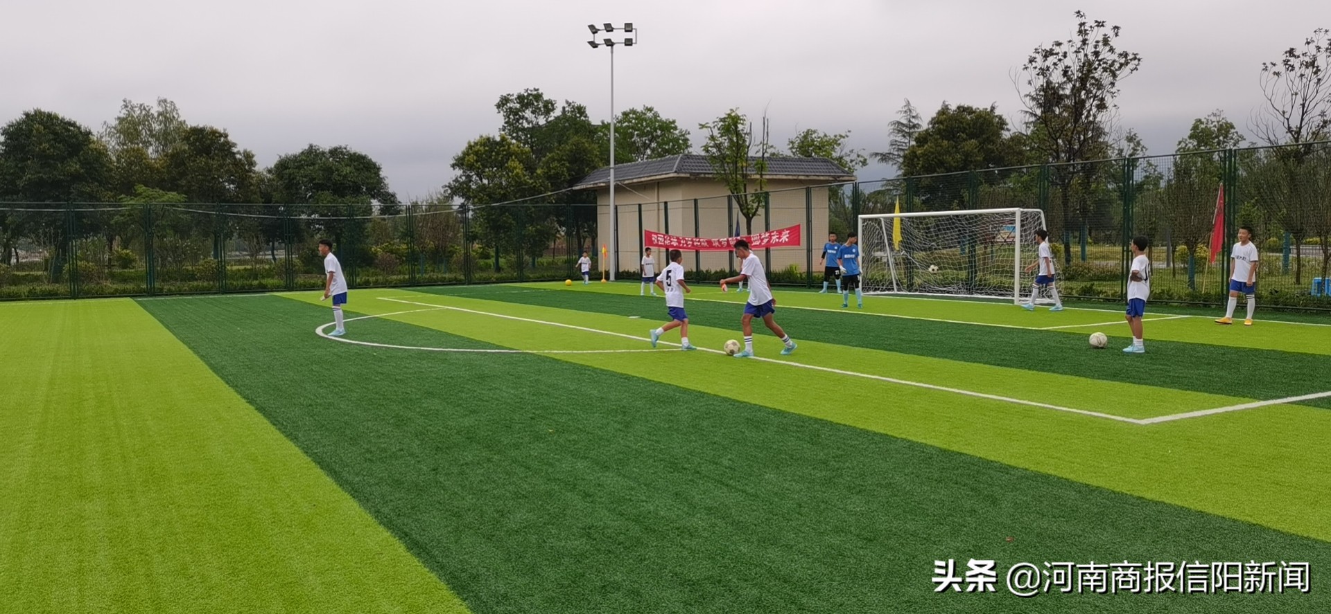 刷新信阳市小学男子足球战绩！信阳新县足球小将载誉归来