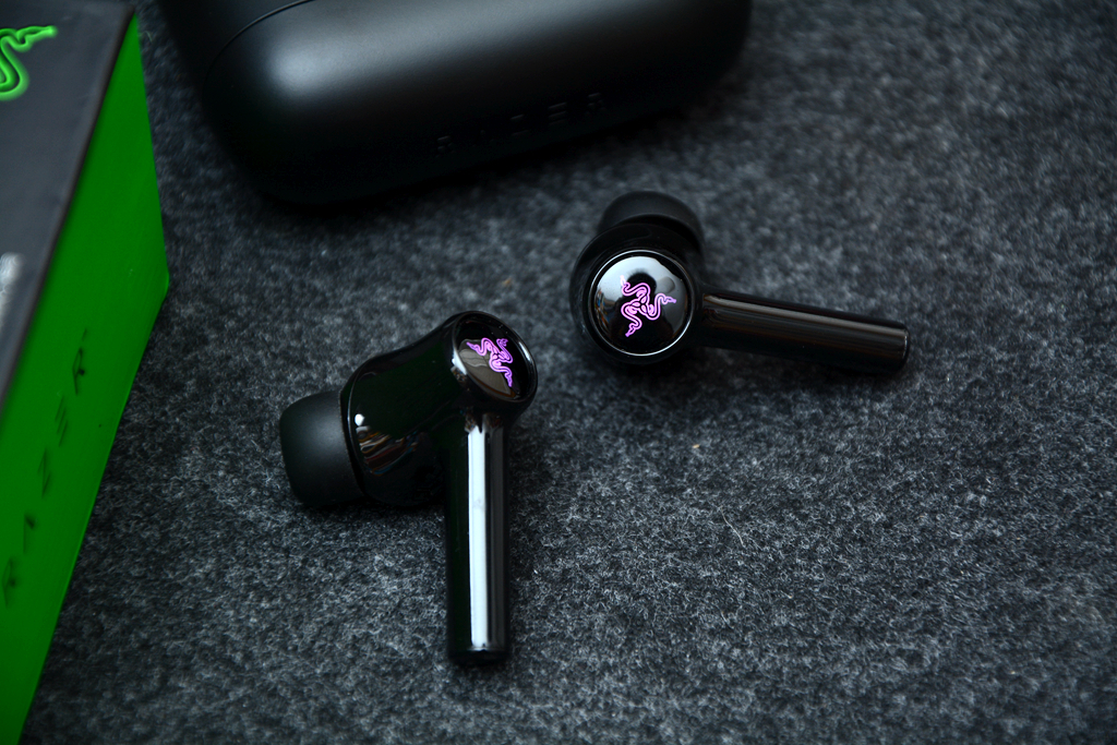 RGB灯、主动降噪，灯厂代表作，雷蛇战锤狂鲨真无线二代耳机开箱