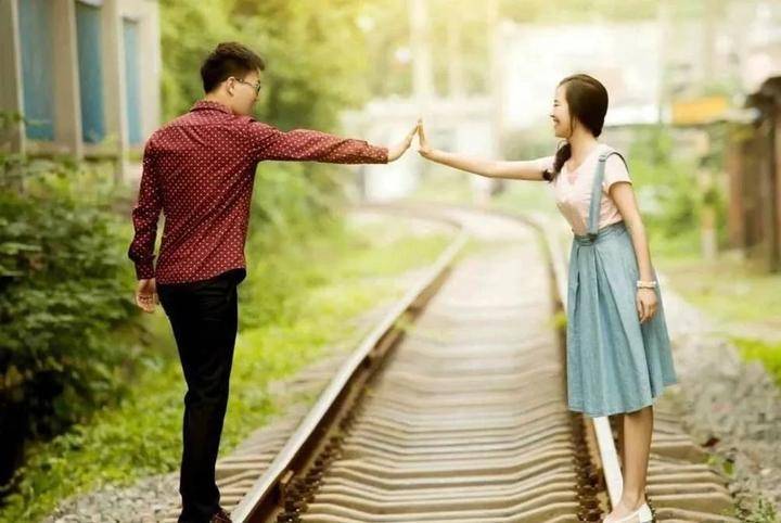 夏意这首诗怎么背,夏意正浓日光倾城