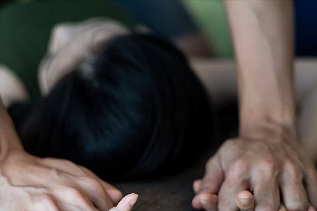 12岁男孩夜袭21岁女大学生,实施性侵!警察:不具备刑事年龄