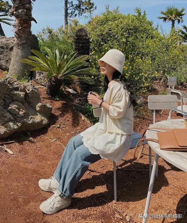 冬天戴帽子自拍怎么拍照好看,冬天戴帽子室外拍照姿势大全