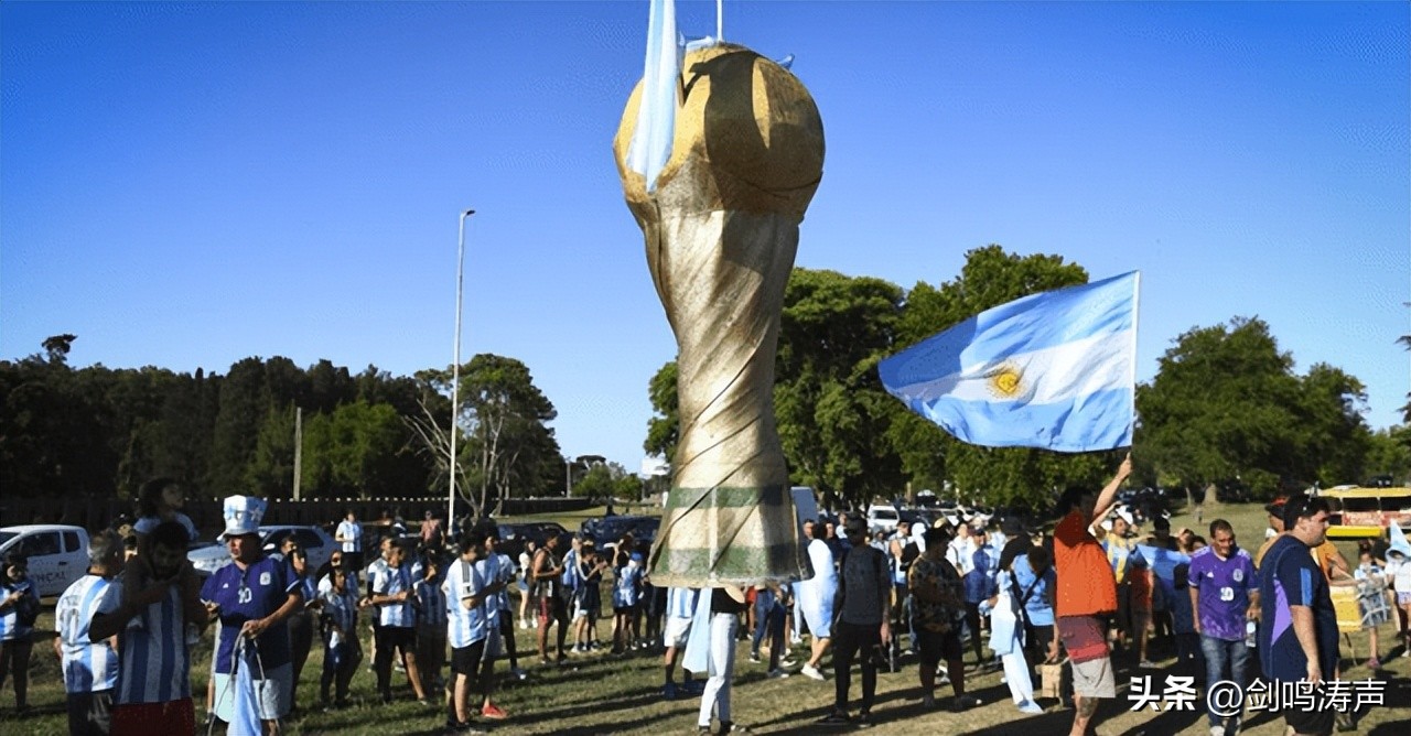 卡塔尔世界杯让人心酸的时刻,卡塔尔世界杯足球狂欢