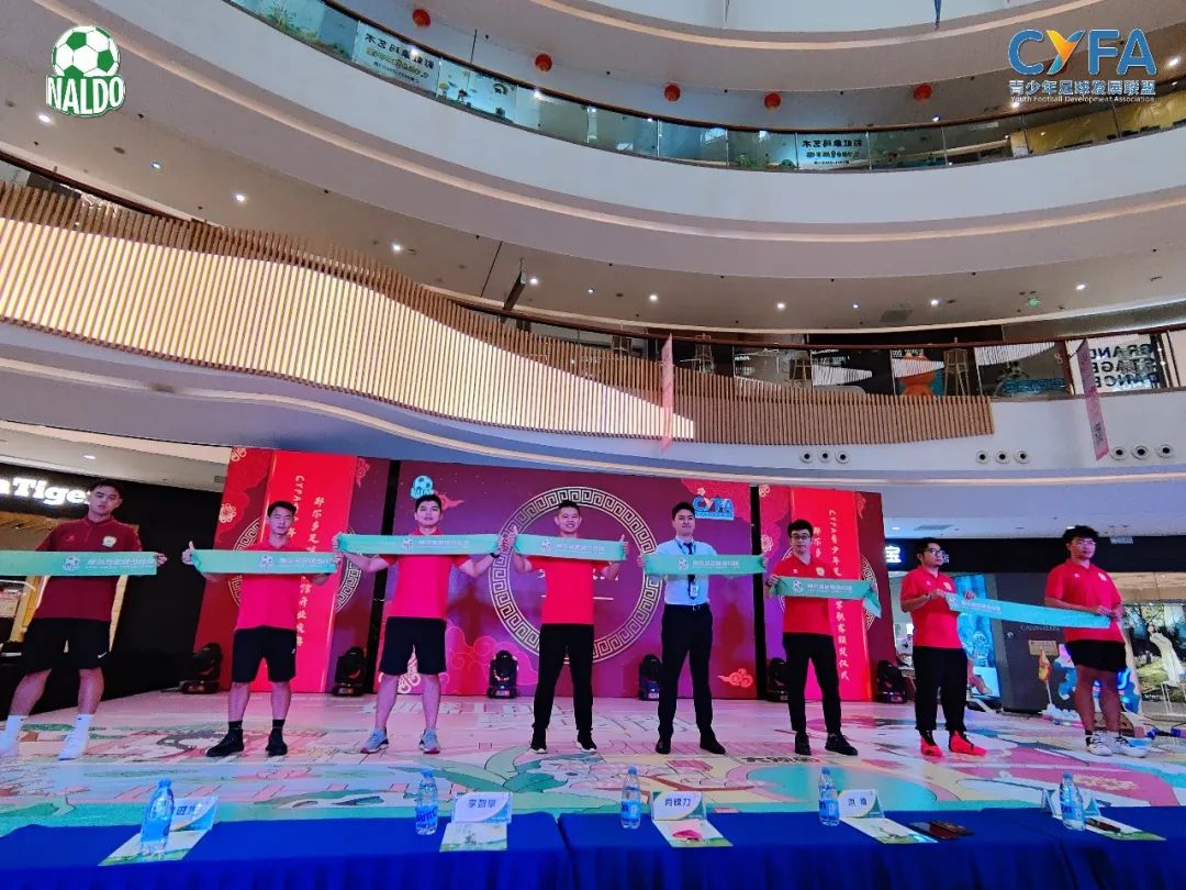 那尔多足球少儿馆优惠团购,开业大吉少儿篮球俱乐部