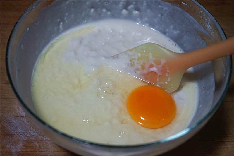 两个鸡蛋一根葱做的鸡蛋饼,两个鸡蛋一碗面粉怎么做好吃