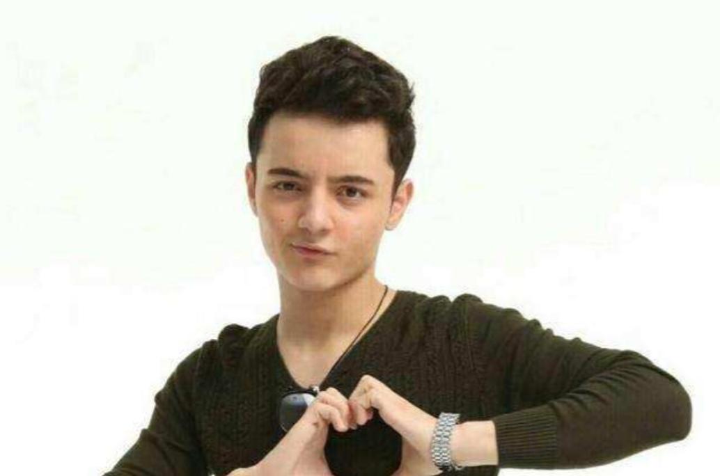 发际线秃的男星,盘点十大秃头男星佩戴假发