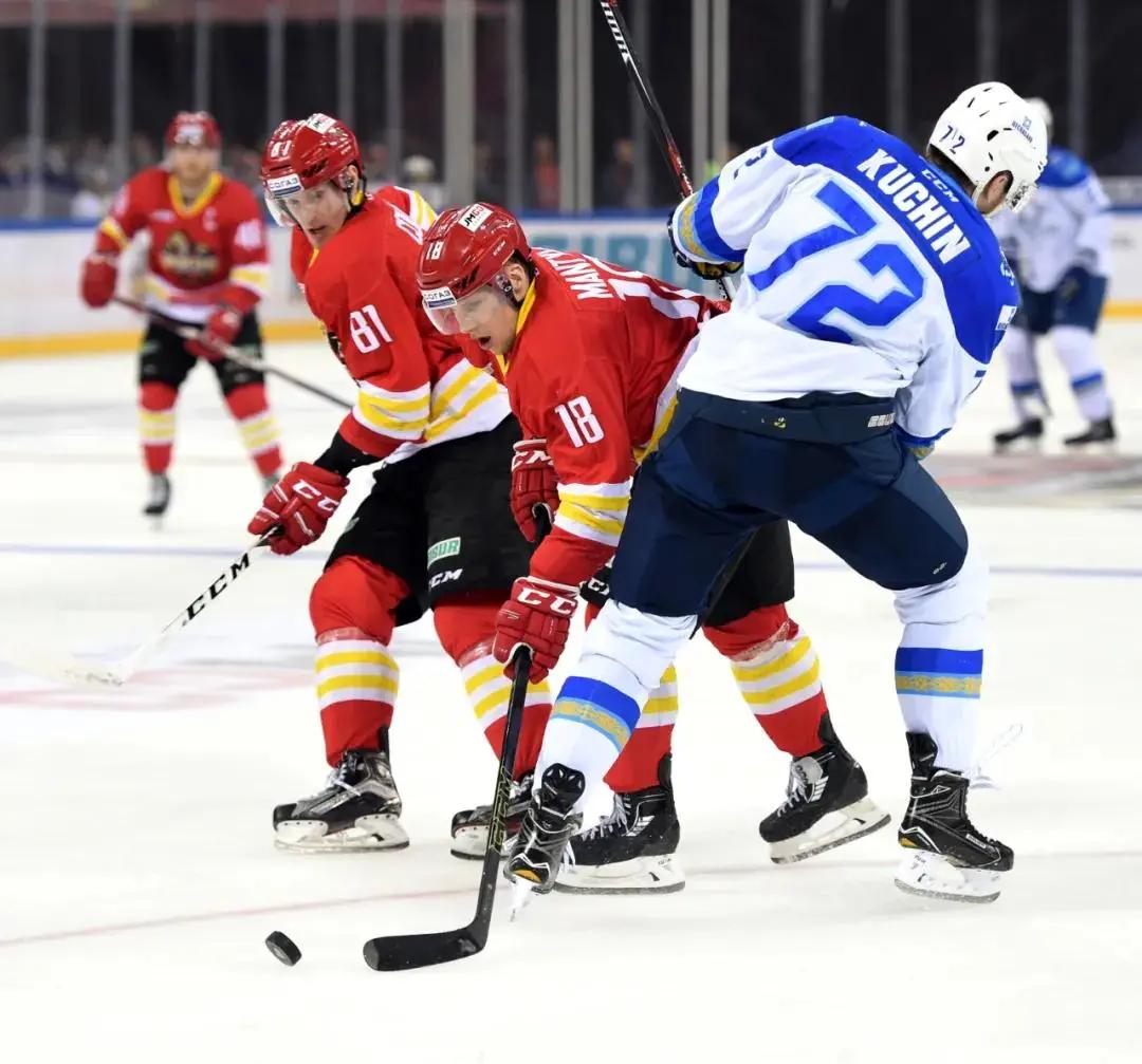 冰球运动哪一个部位是犯规的,冰球中的恶意犯规底线