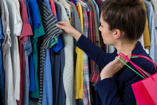 你们衣柜里衣服值多少钱,你家的衣服多少钱一件啊