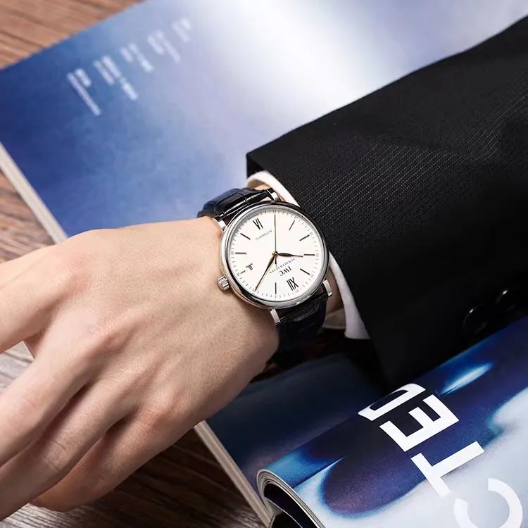 夏天皮带的多种用法大全,夏天应该戴皮带表还是钢带表