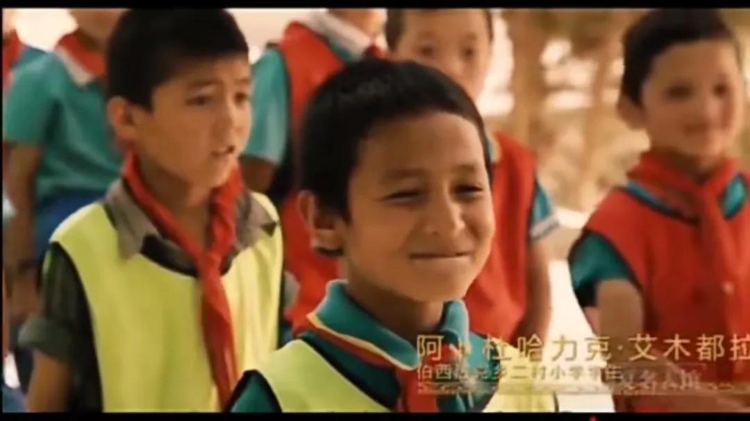 追梦少年用30元零钱召唤了球王梅西，希望他能帮自己实现梦想