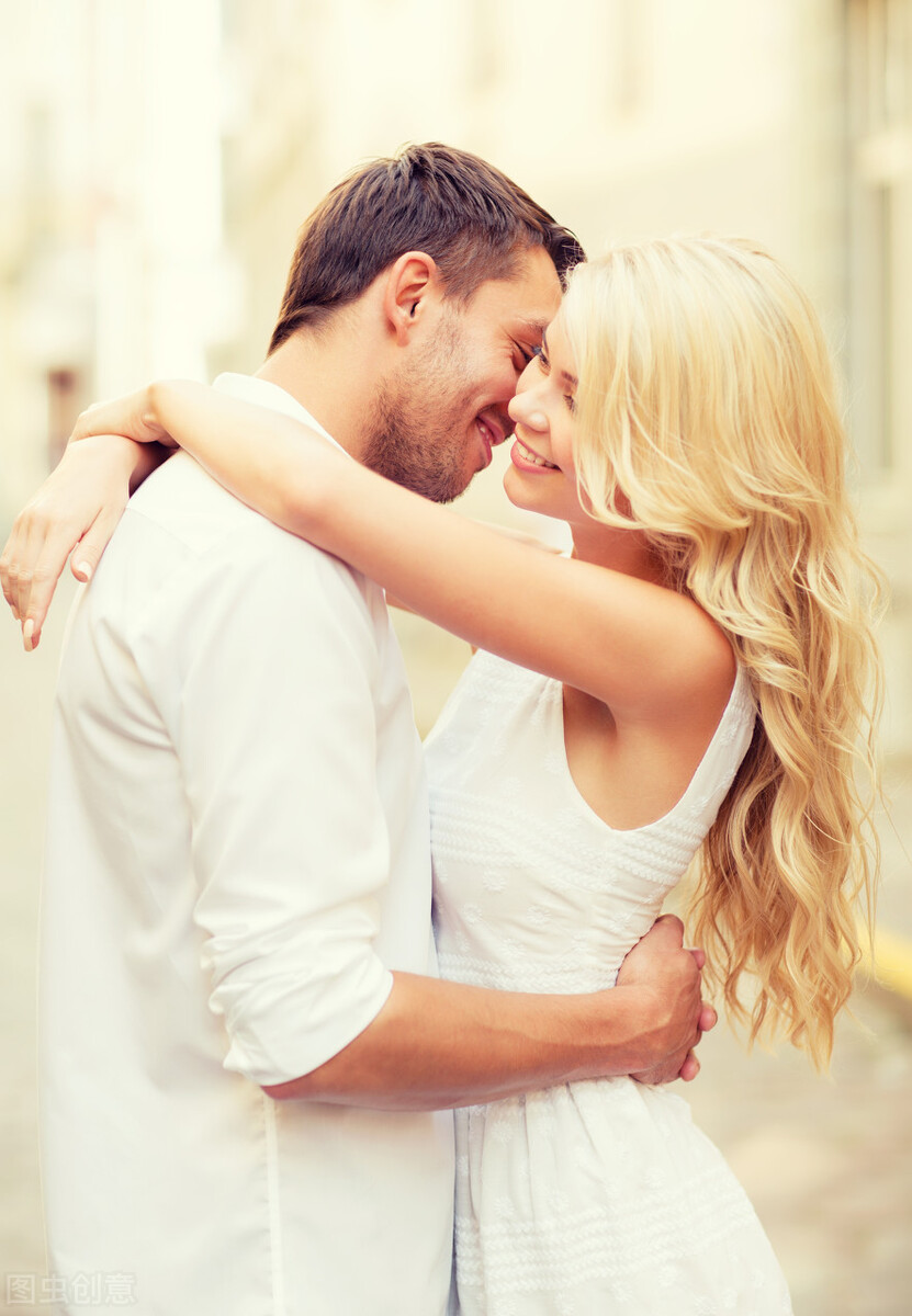 故事：掉落在卧室墙角的钢笔帽，扯开了她父亲住院背后的真相