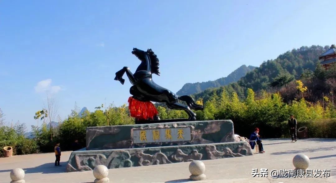 浜斾竴搴峰吇鏃呮父,浜斾竴搴峰吇搴﹀亣鏀荤暐