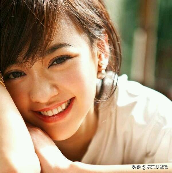 撩汉、乱认爸、男男接吻，这6位明星是没分寸感，还是“耍流氓”