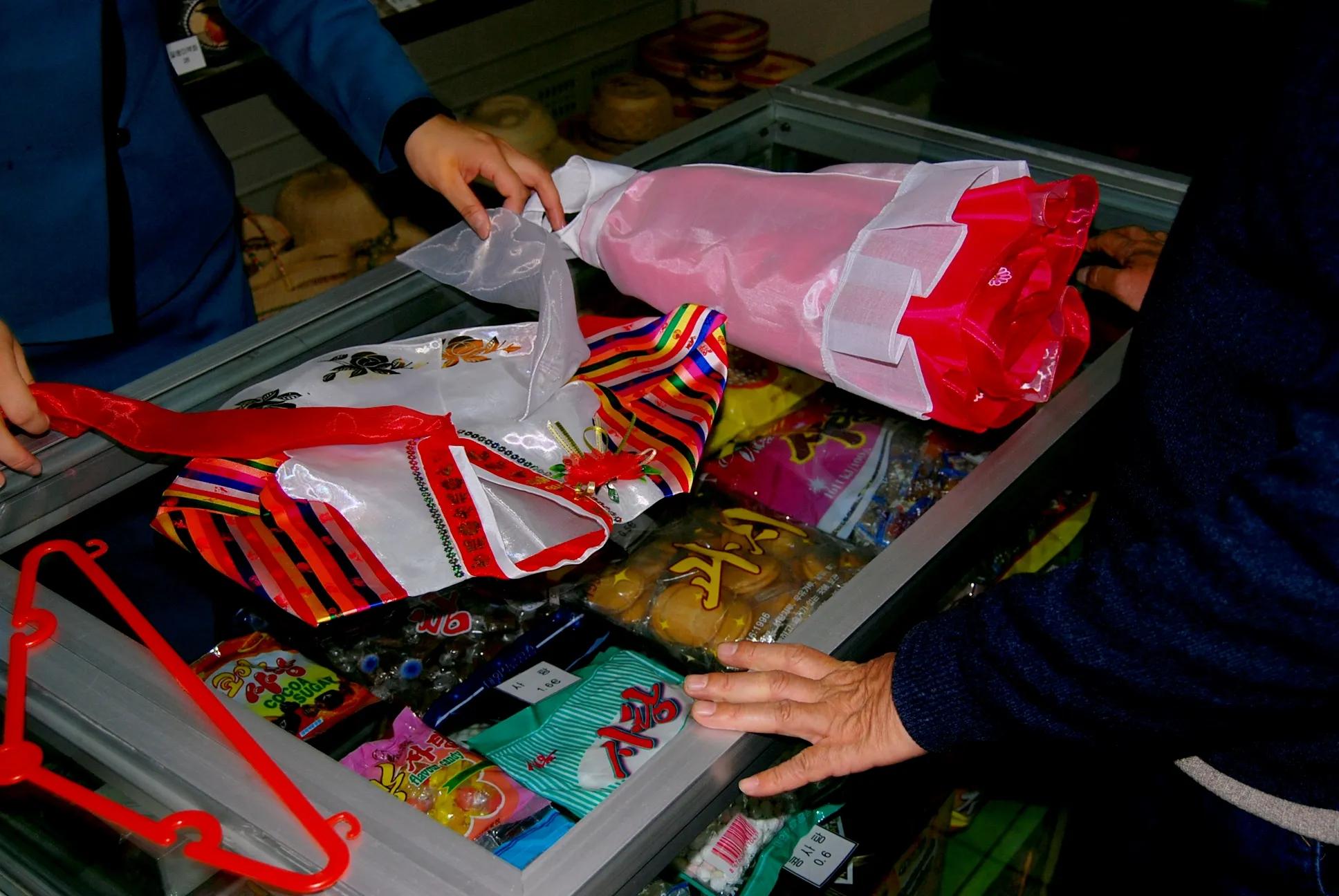 朝鲜旅游必购礼物攻略,去朝鲜必买的纪念品