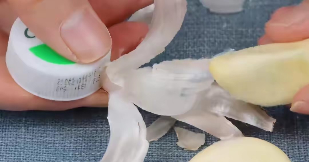 剥大蒜皮的方法,剥大蒜皮快速方法