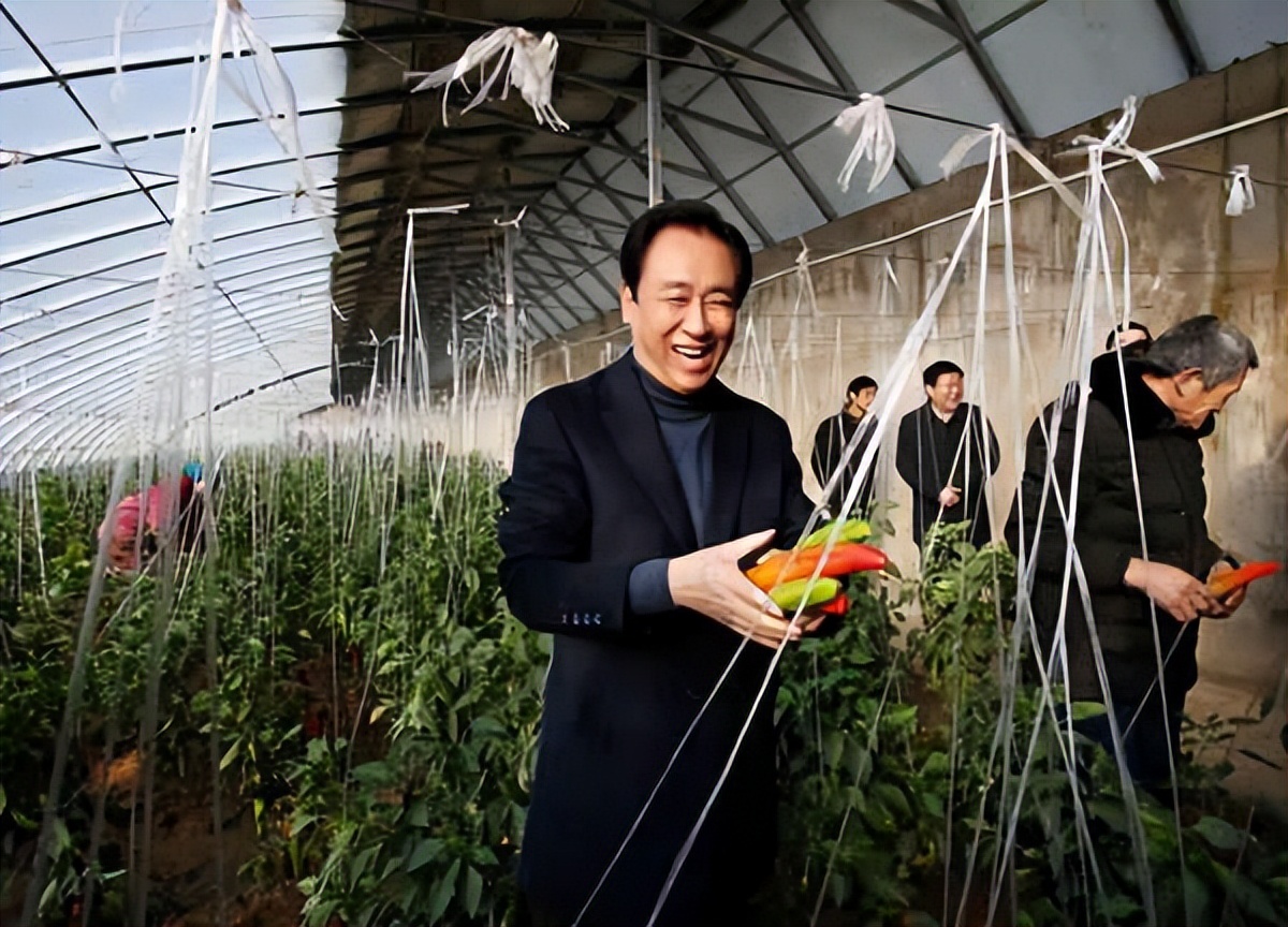 许家印之妻丁玉梅：住出租屋陪丈夫创业，恒大危机击不垮夫妻情