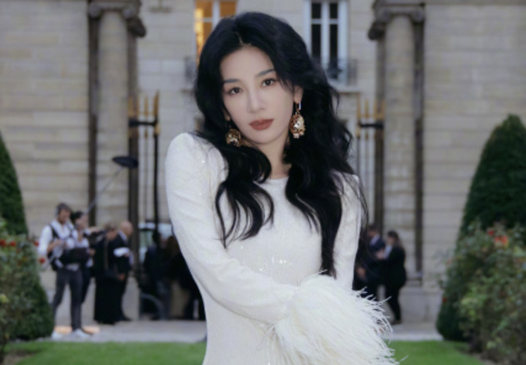 还珠格格套圈片段,还珠格格红色礼服