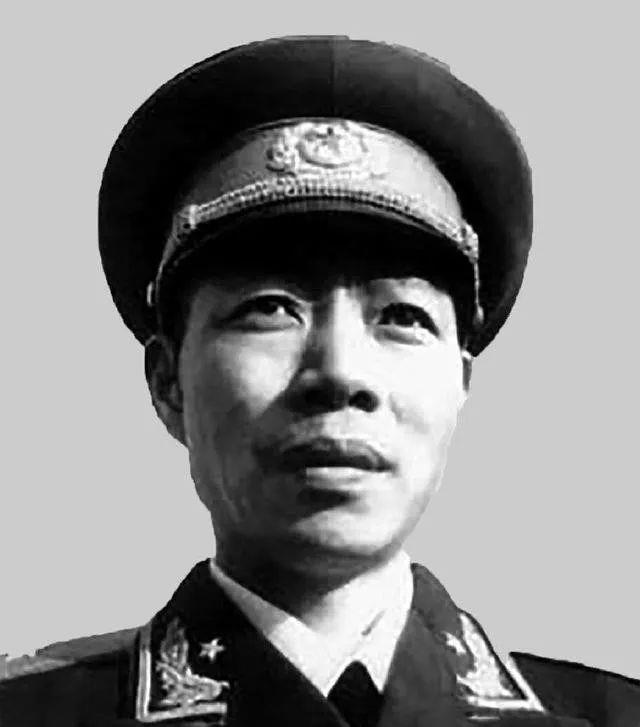 中将政委与大校军长的区别,大校军长与中将政委的区别