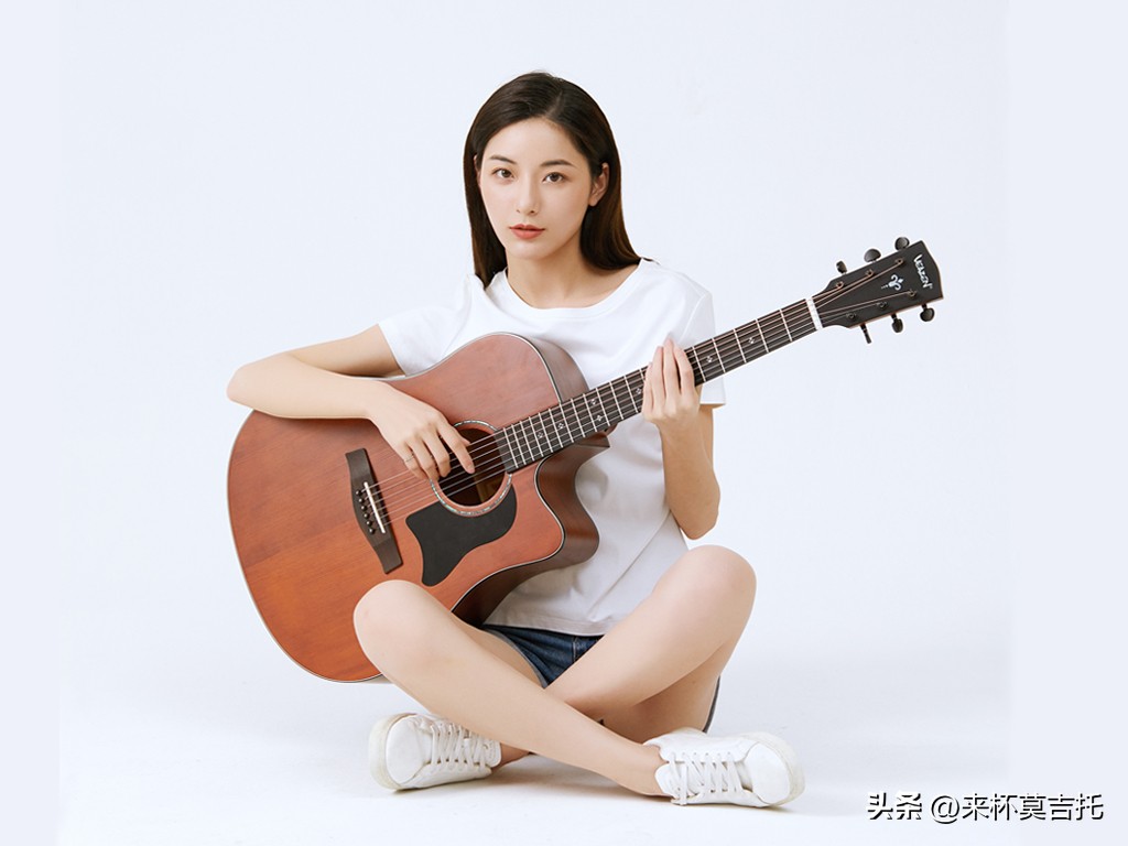 新手吉他怎么选？500-1000元初学者吉他选购指南与性价比推荐！