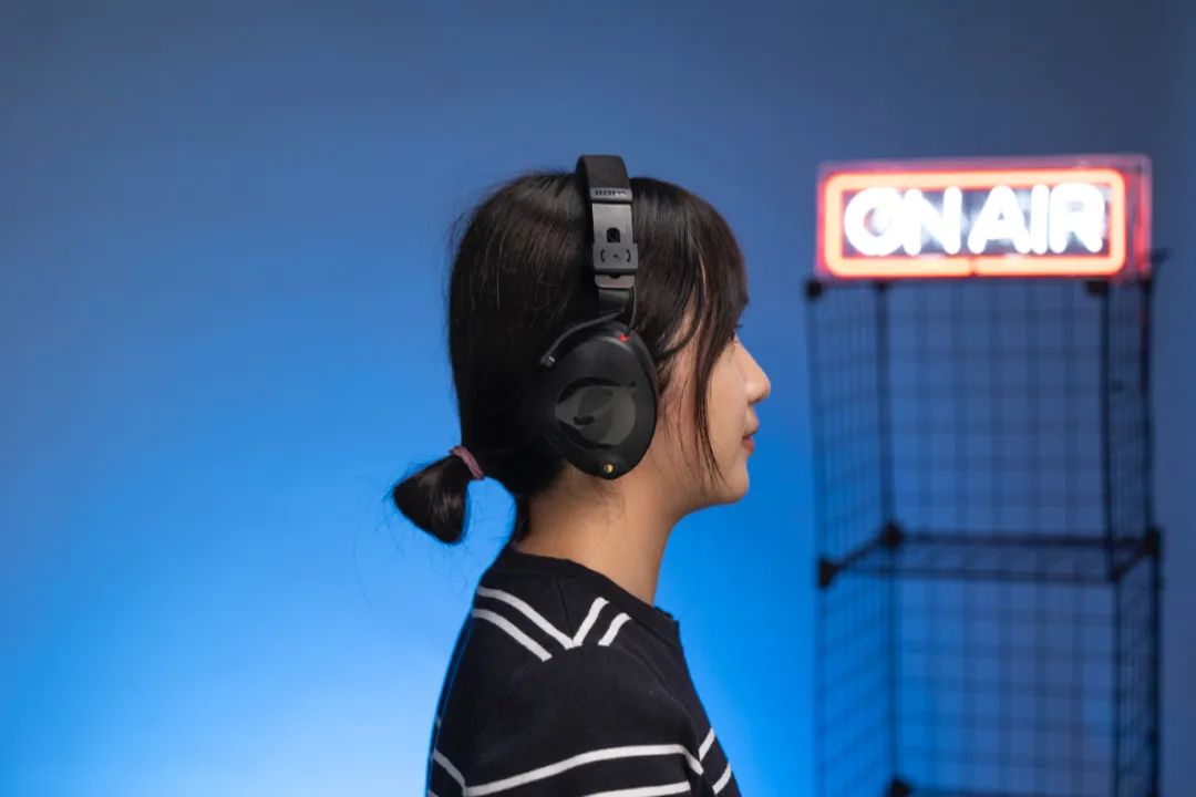 罗德麦克风一拖二监听使用方法,罗德麦克风日常使用