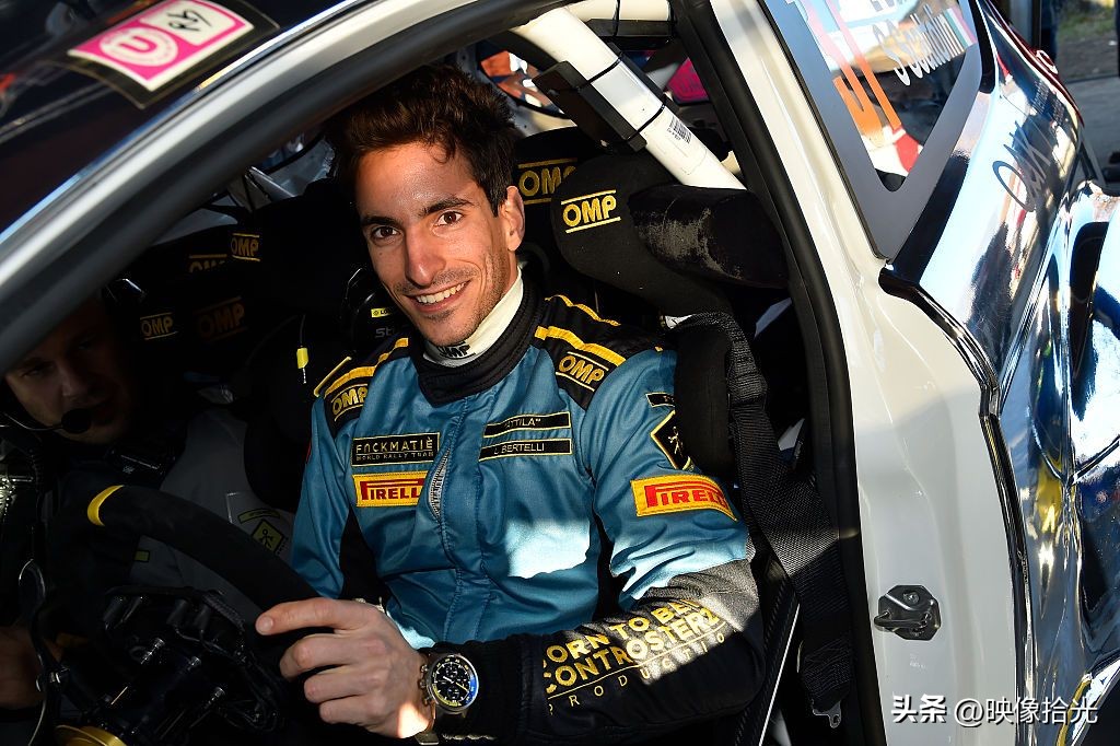 Prada时尚帝国的最佳夫妻档，恩爱46年，携手退位，赛车儿子接手