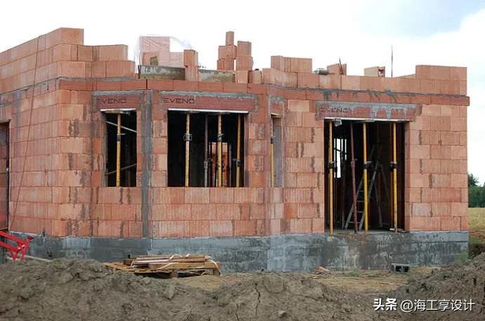 农村自建房三层不打地基,农村自建房三层上面不盖瓦可以吗