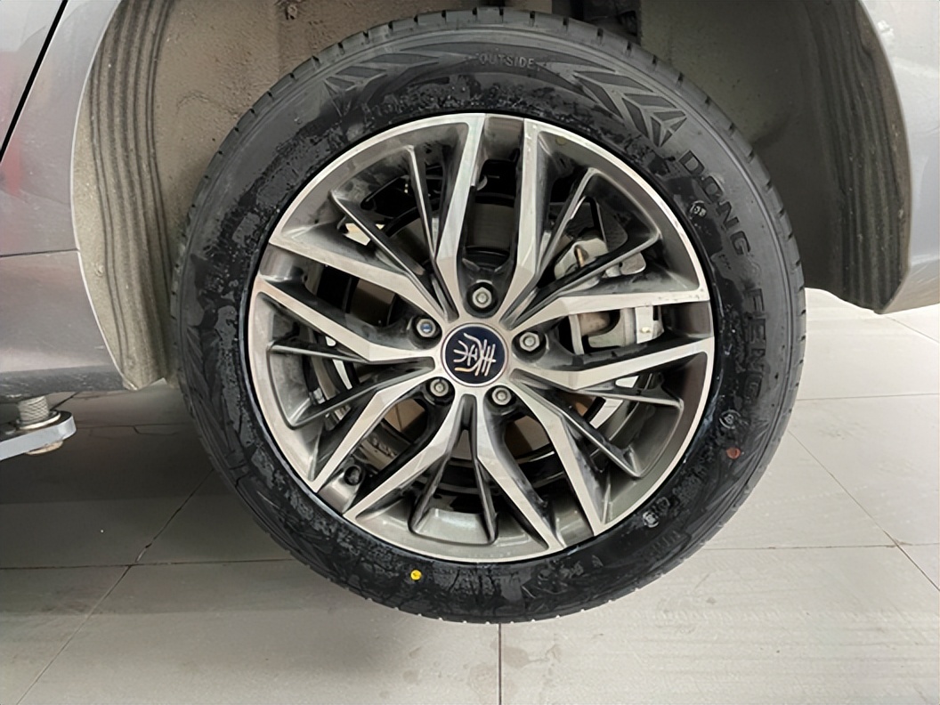 比亚迪秦plus升级轮毂,斯巴鲁更换前轮胎