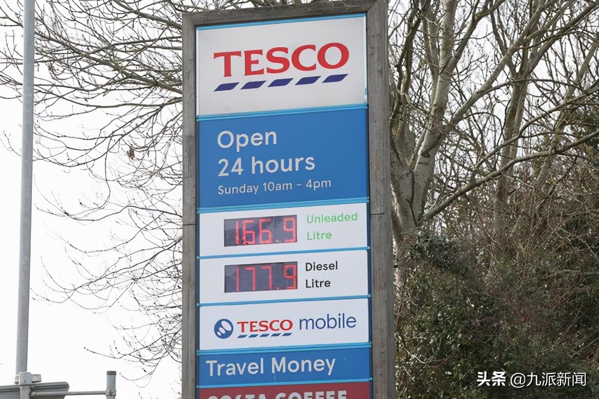 英国因油价高而加食用油,油价涨价男子去加油站