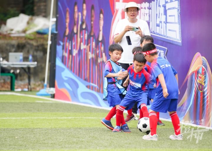 感受足球的魅力和气场,感受巴萨主场